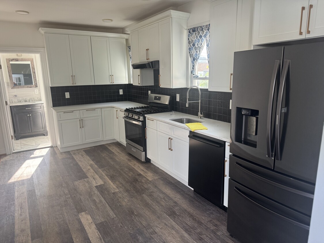 Kitchen - 332 Midland Ave