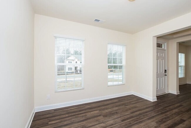 Building Photo - 131 Sassafras Rd