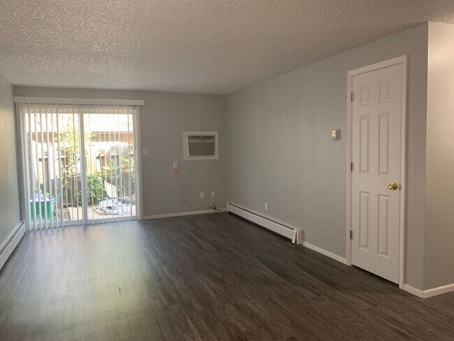 Foto del edificio - Updated 2 bedroom ranch in north Loveland! RENT INCLUDES: Water/Sewer/Gas/Trash/Common Area Electric