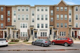 Building Photo - 5958 Forum Sq