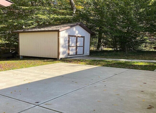 Building Photo - 1063 Shepard Hills