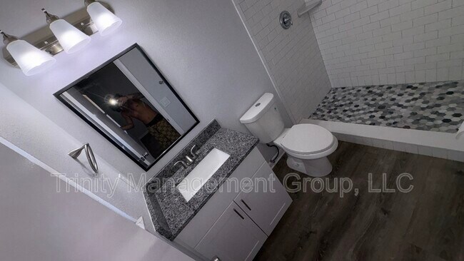 Foto del edificio - 4 Spring Ln Way