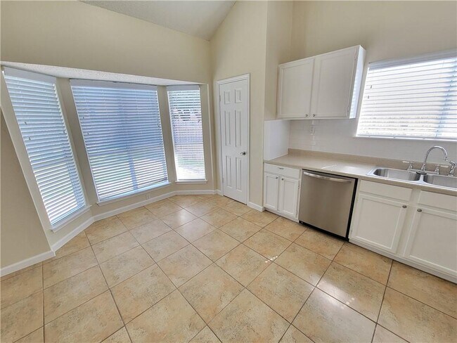 Building Photo - 16406 Edgemere Dr