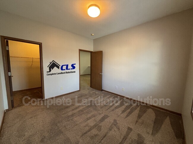 Building Photo - 1400 North Ave