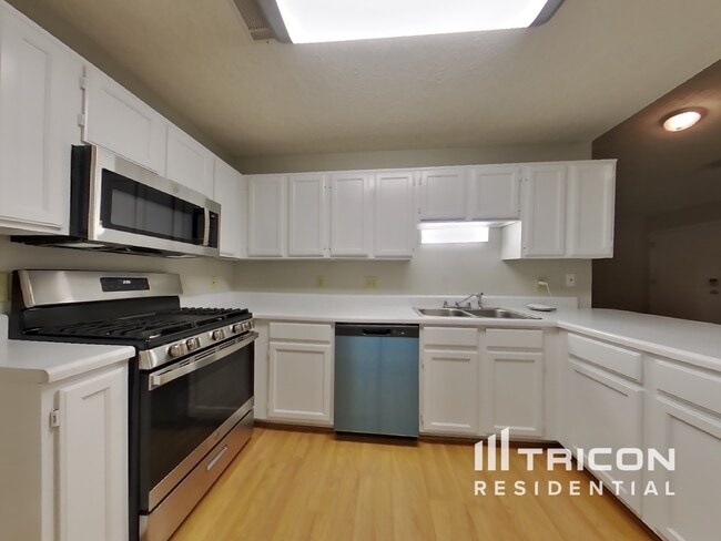 Building Photo - 4265 Tenneyson Ln