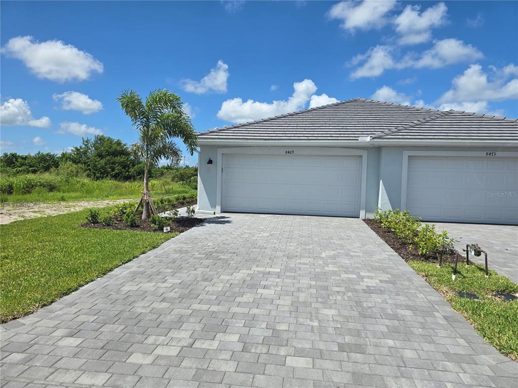 Foto principal - 8469 Shr Lk Dr