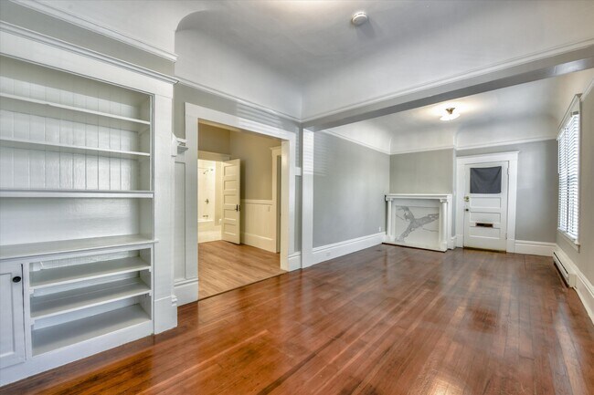 Building Photo - 103 Grattan St