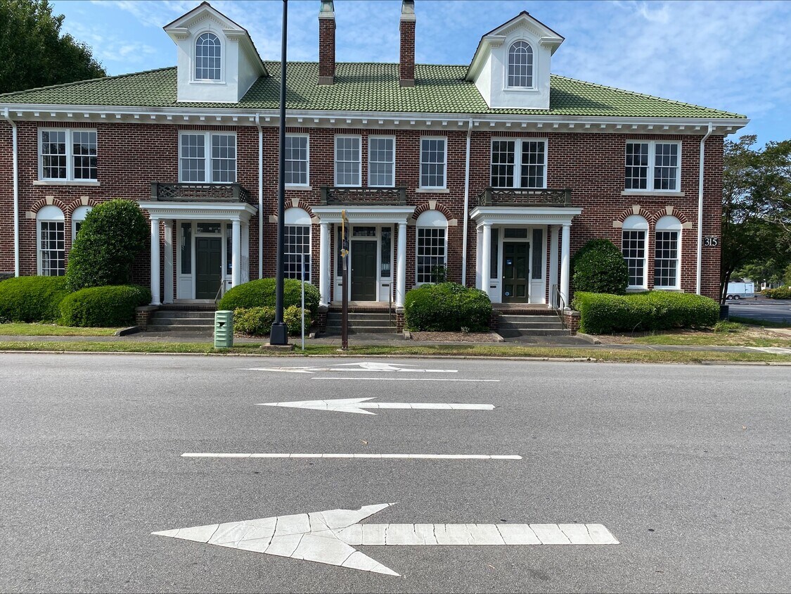 315 Sunset Ave Unit 1B, Rocky Mount, NC 27804 Room for Rent in Rocky