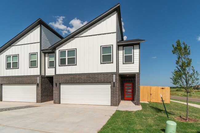 New tenant incentive! Receive ($1200 CREDIT) applied to 2nd month's rent! Don’t miss your chance!! - New tenant incentive! Receive ($1200 CREDIT) applied to 2nd month's rent! Don’t miss your chance!! Townhome