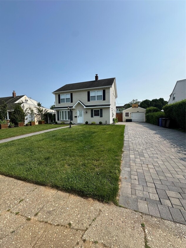 Primary Photo - 12 Green Ln