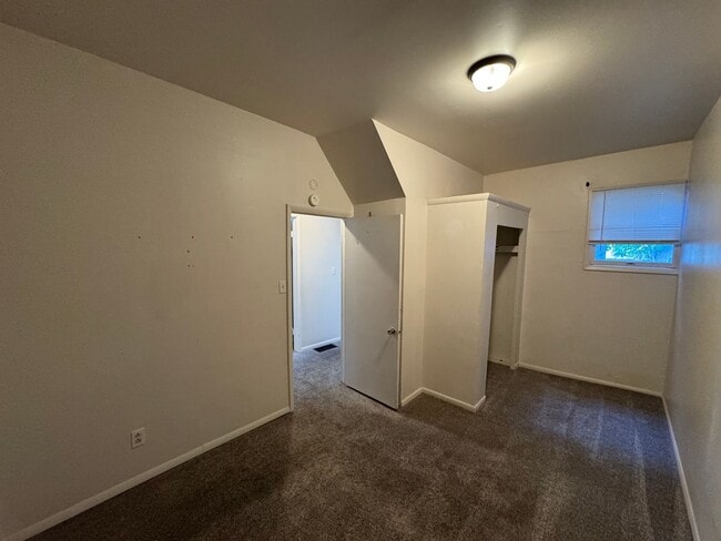 Building Photo - Cozy 3 Bed 1.5 Bath House