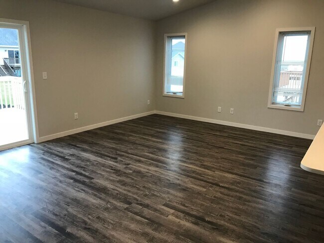Foto del edificio - 4 bed 3 bath