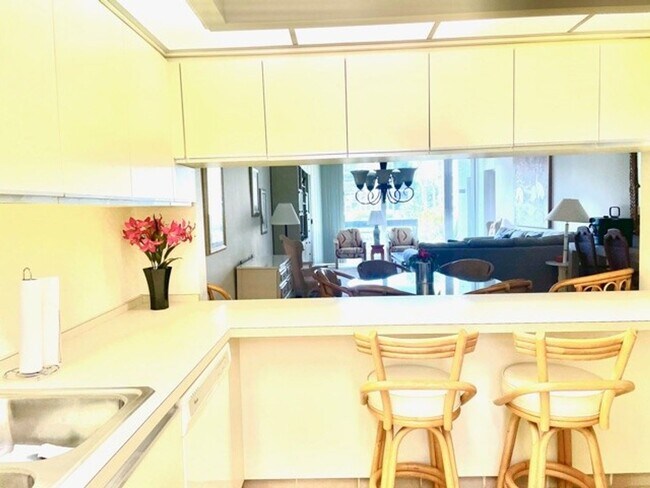 Building Photo - 2026 BEACH RENTAL- 2/2 Condo WITH PRIVATE ENTRY - BEACH PLACE - STEPS THE BEACH!!