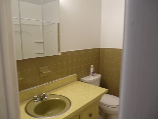 Building Photo - 169 W 51st St