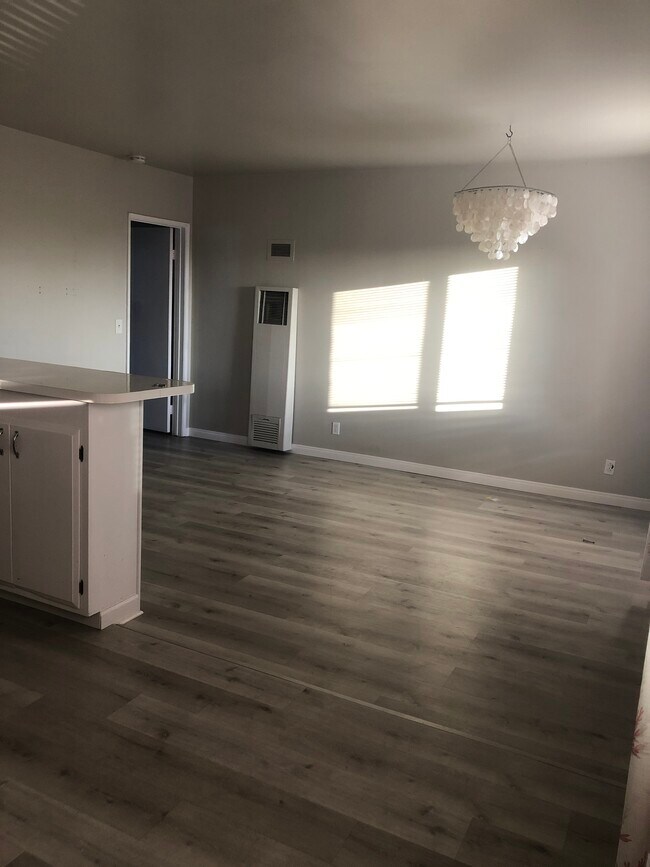 Building Photo - 3640 Pio Pico Dr