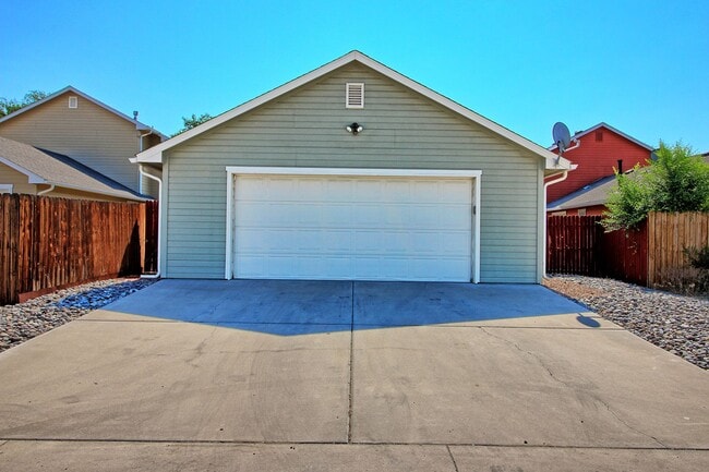 Building Photo - Lovely 3 bedroom, 2 bath home for rent in ...