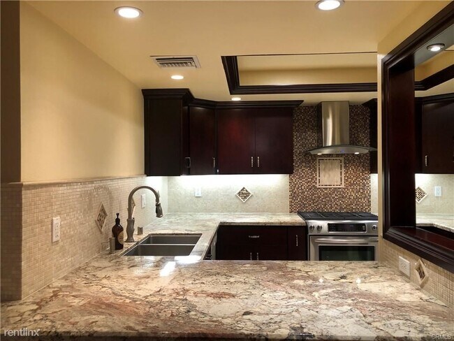 Foto del edificio - 2 br, 3 bath Townhome - 200 W Lime Ave Apt D