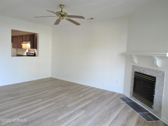Building Photo - 1142 Pueblo Dr