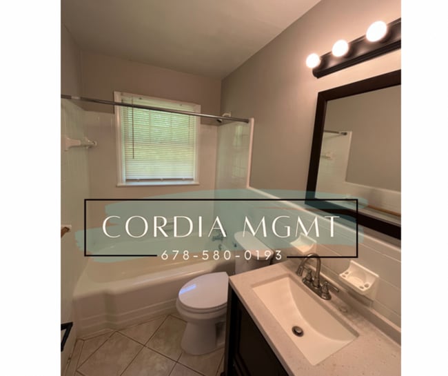 Foto del edificio - Beautiful Brick Home with Space! - Mableton is Ready