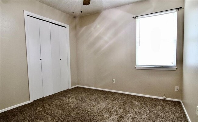 Building Photo - 3-bedroom 2-bathroom home on a corner lot!