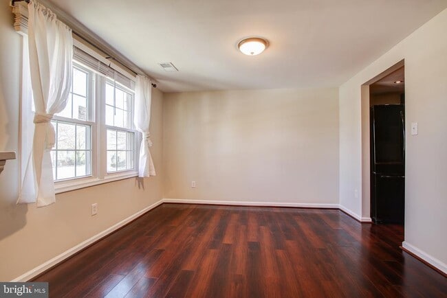 Building Photo - 6324 Lightburn Ct