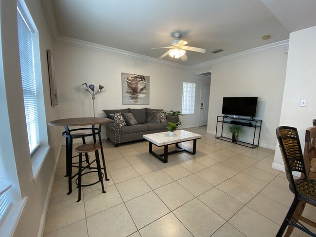 Living area - 114 Atol E St