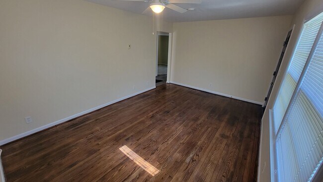 Foto del edificio - 5408 Speedway Ave