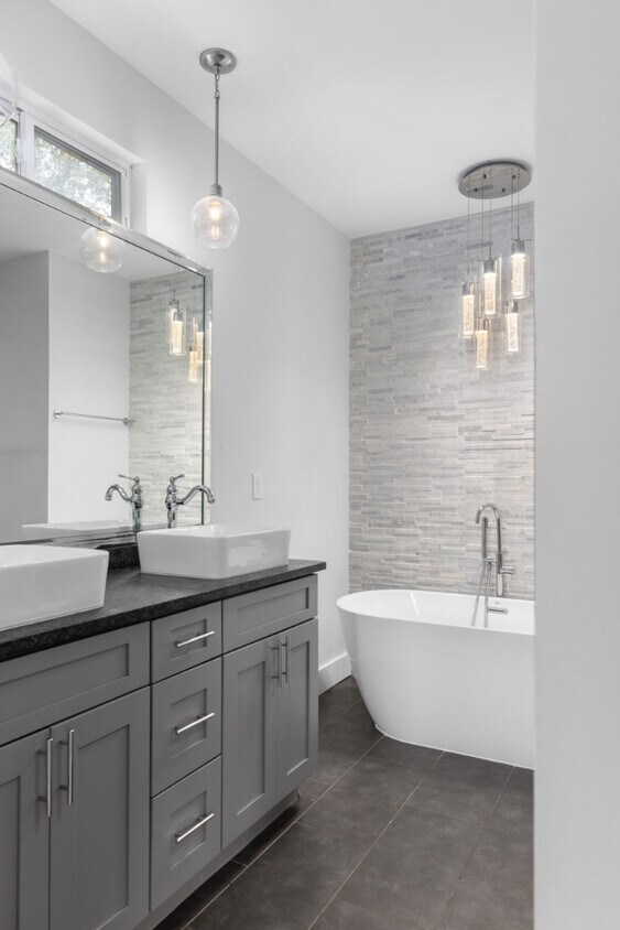 Photo - 453 Erin Ave SW
