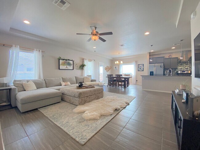 Foto del edificio - East El Paso 3 bed Refirg A/C