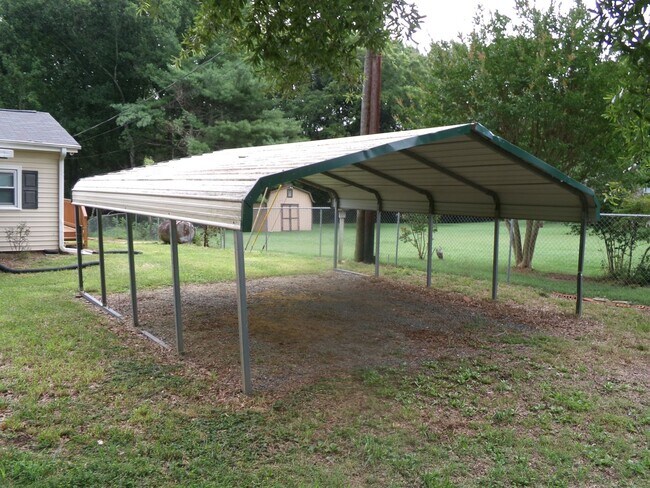 Building Photo - Rural Hall Location