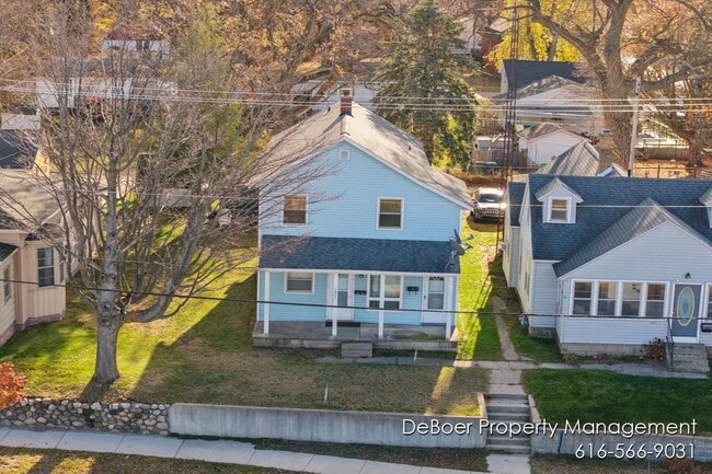 Building Photo - 1621 Lakeshore Dr