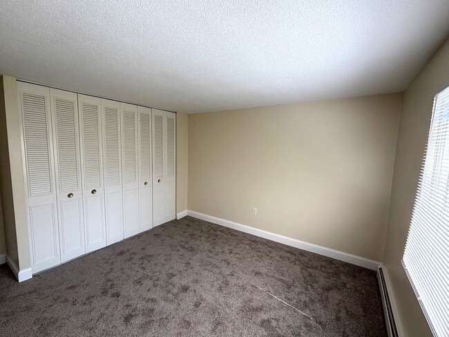 Building Photo - Tower Hill Landings