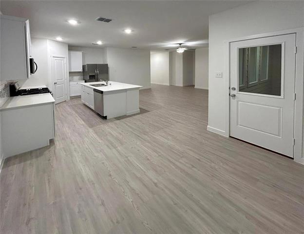 Foto del edificio - 7013 English Elm Trl