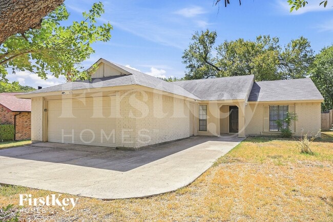 Building Photo - 608 Nora Ln