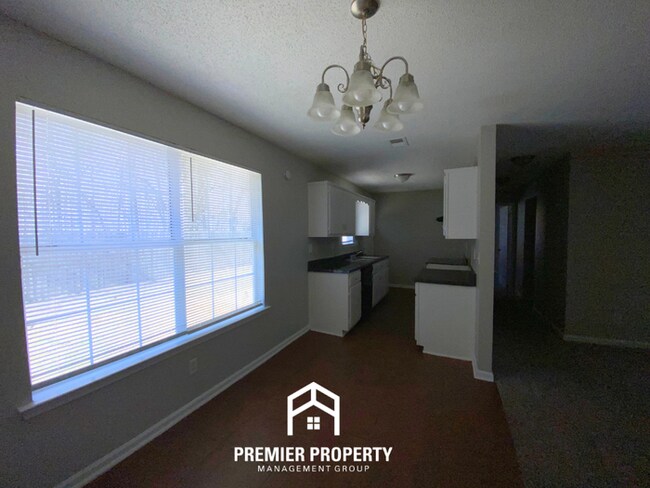 Building Photo - 4561 Northwood Hills Dr