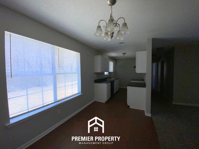 Foto del edificio - 4561 Northwood Hills Dr