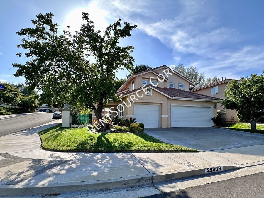 Primary Photo - 3 Bedroom + office House for Lease w/ SOLA...