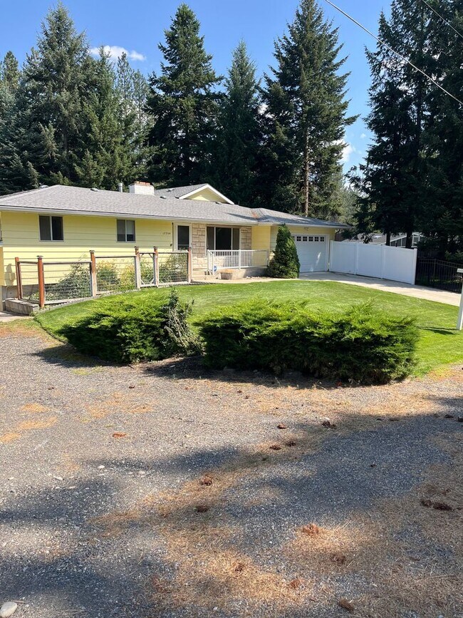 Foto del edificio - 17704 N Hilltop Rd