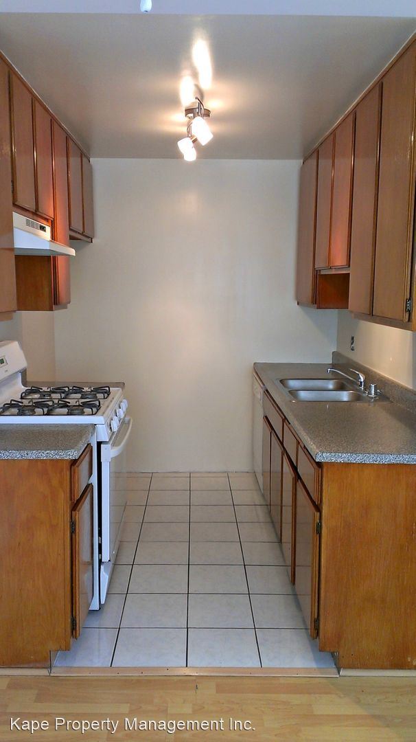 Building Photo - 2251 Crenshaw Blvd
