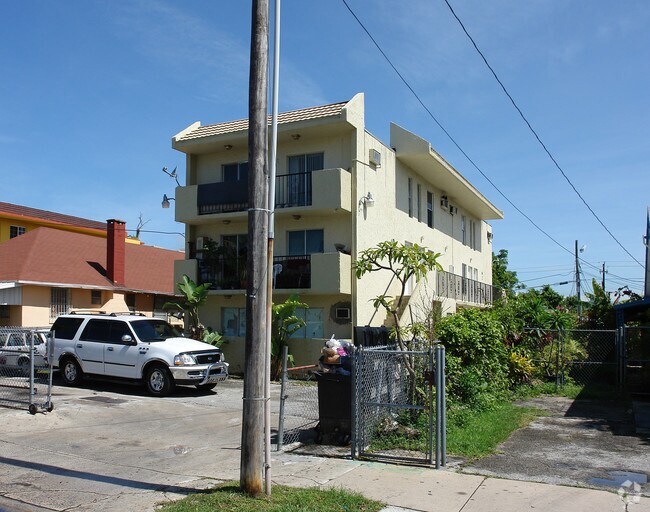 Foto del edificio - 817 NW 2nd St