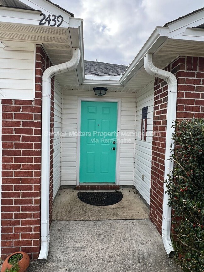 Foto del edificio - 2439 Redoubt Ave