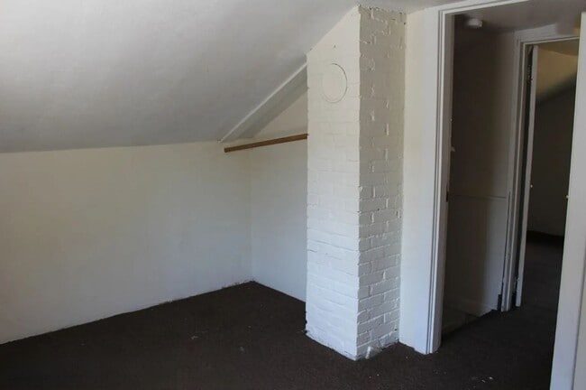 Foto del edificio - $2,000 gift card & $1000 of the security deposit with signed lease!!