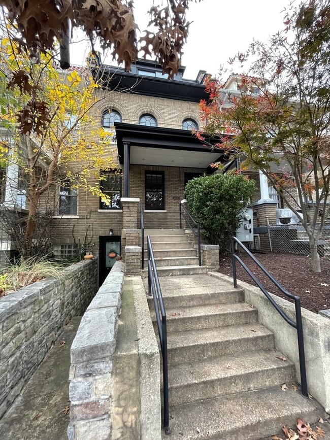 Building Photo - Beautiful Petworth Row House On Grant Circle Park W/Parking Included, Pets Welcomed, Updated Kitc...