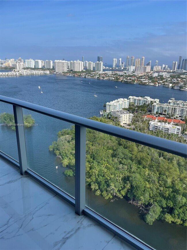 Foto del edificio - 16385 Biscayne Blvd