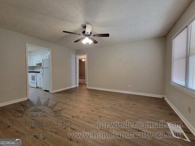 Building Photo - 6 Candlewood Terrace NE