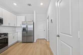 Building Photo - 1738 Revolution Way