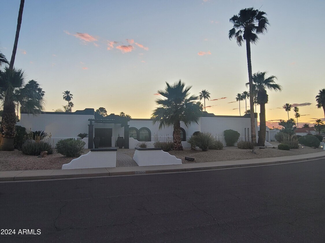Primary Photo - 10650 N 44th Ct