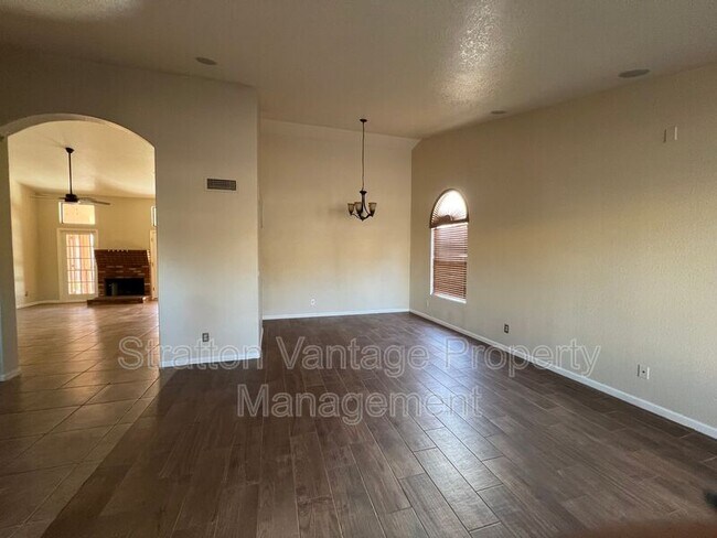 Building Photo - 231 E Stonebridge Dr