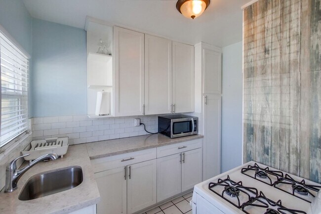 Foto del edificio - Newly Renovated And Ready For Occupancy