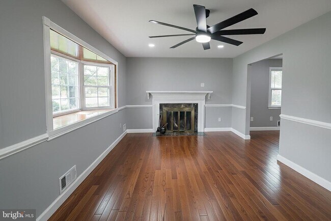 Foto del edificio - 10802 Blossom Ln